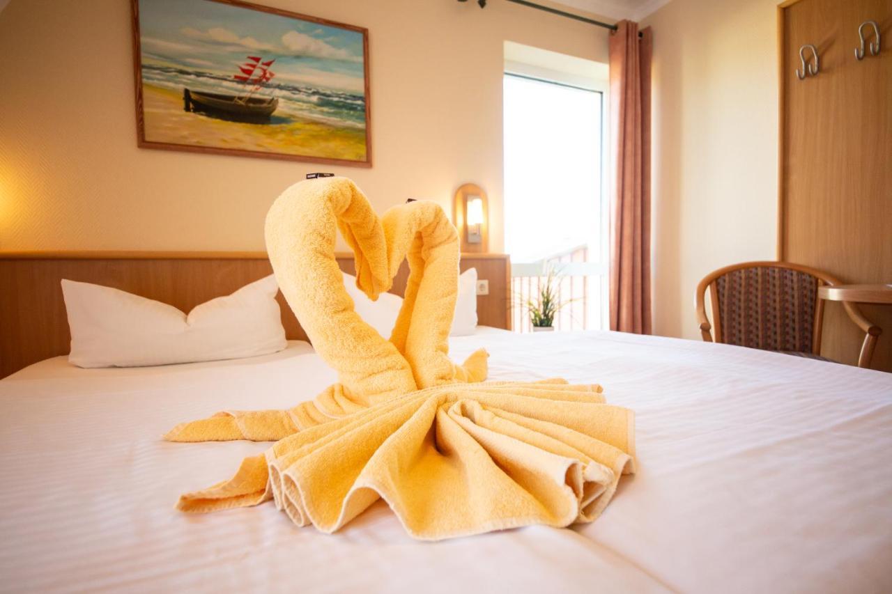 Pension Erdmann - Hotel Garni ゼーバート・ヘリングスドルフ エクステリア 写真