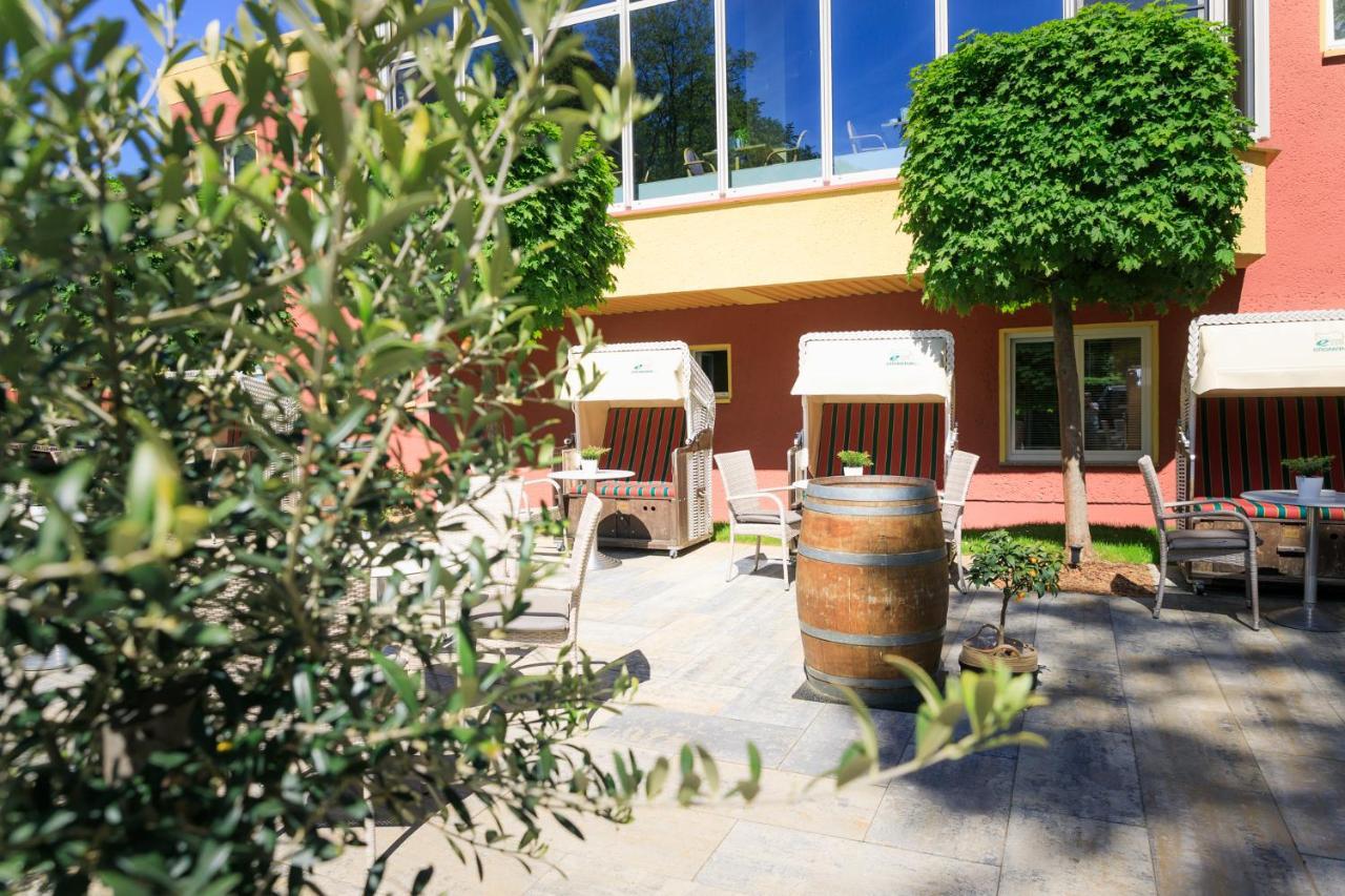 Pension Erdmann - Hotel Garni ゼーバート・ヘリングスドルフ エクステリア 写真
