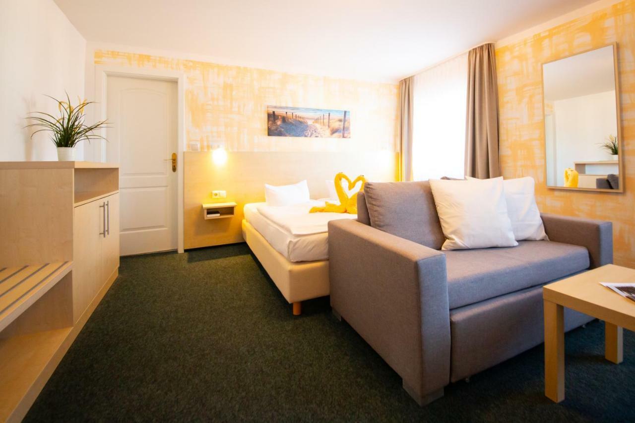 Pension Erdmann - Hotel Garni ゼーバート・ヘリングスドルフ エクステリア 写真